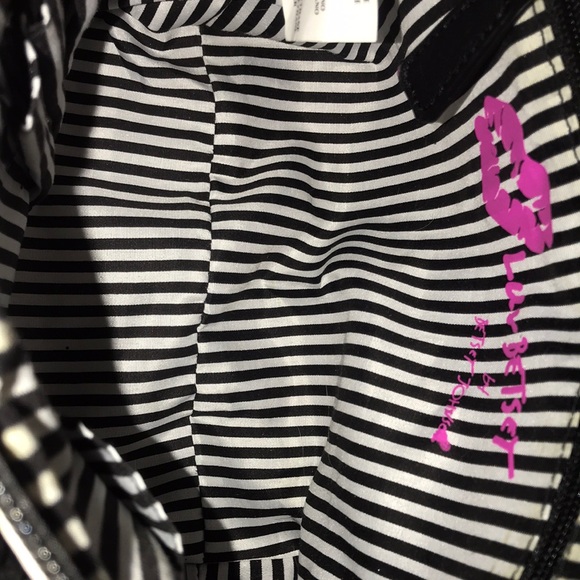 Betsey Johnson Purse 💗🖤 - Picture 3 of 3